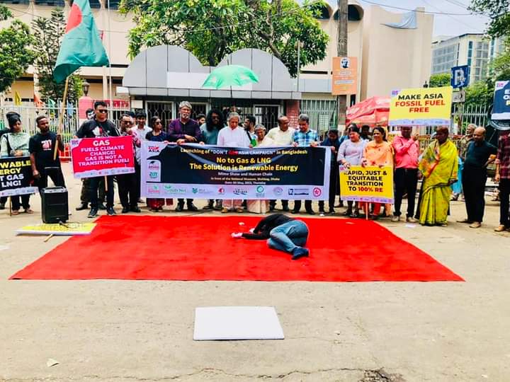 awrahmani's tweet photo. Dhaka—today marks the launch of DON’T GAS ASIA— an Asia-wide campaign to cancel fossil fuels and to push for a just transition to Renewable Energy.
#DontGasAsia 
#DontGasBangladesh https://t.co/WF6axx4wVZ