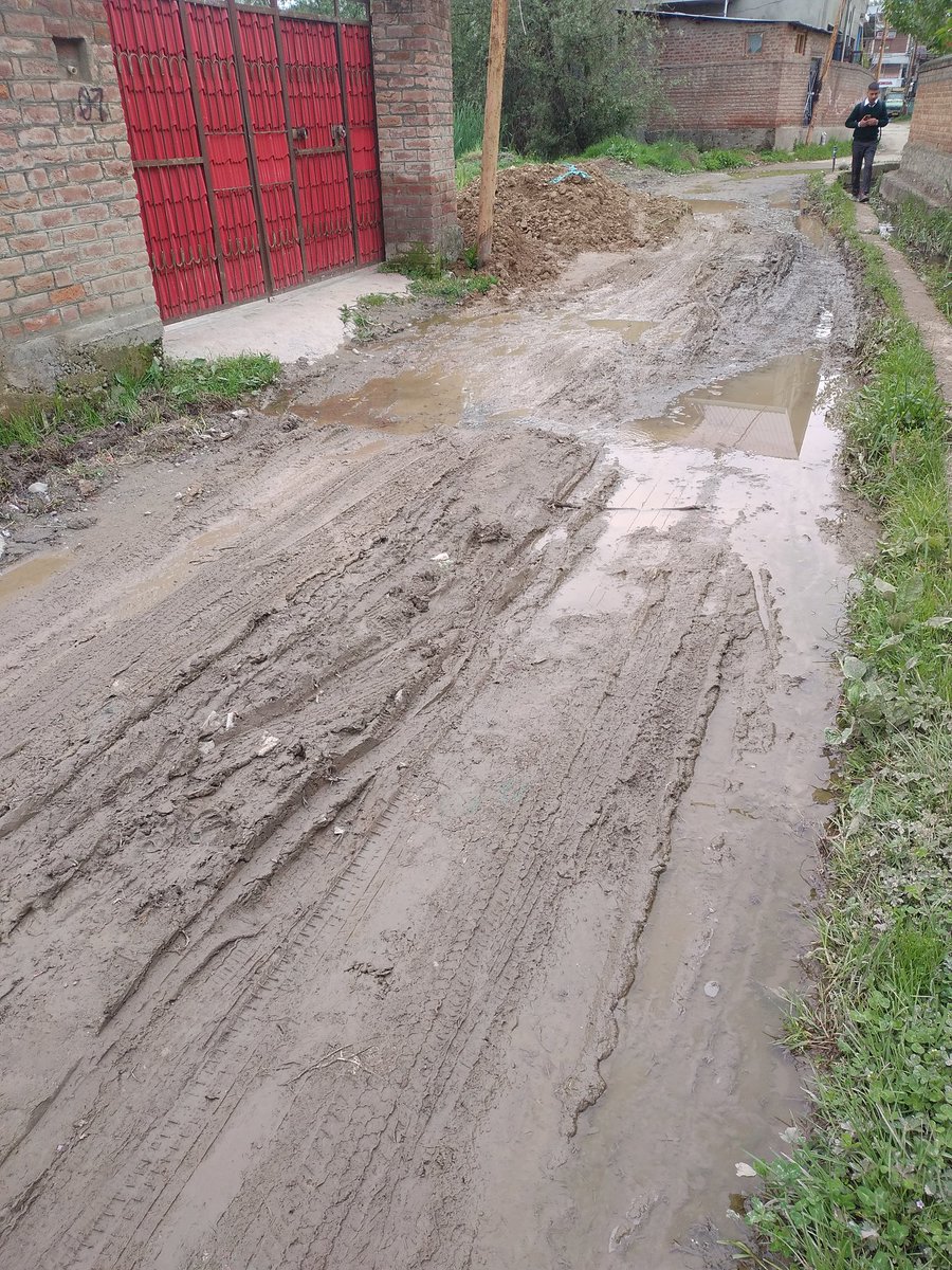 GMMir20's tweet photo. This is the condition of inner links of Magam as Government is busy in beautifying the main highway and general public is facing so many problems as they are unable to pass through lanes likes this.
@DC_Budgam 
@dicbudgam 
@OfficeOfLGJandK 
@DULBKASHMIR 
@KhagMagam 
@BJP4JnK https://t.co/04kpnuojMd