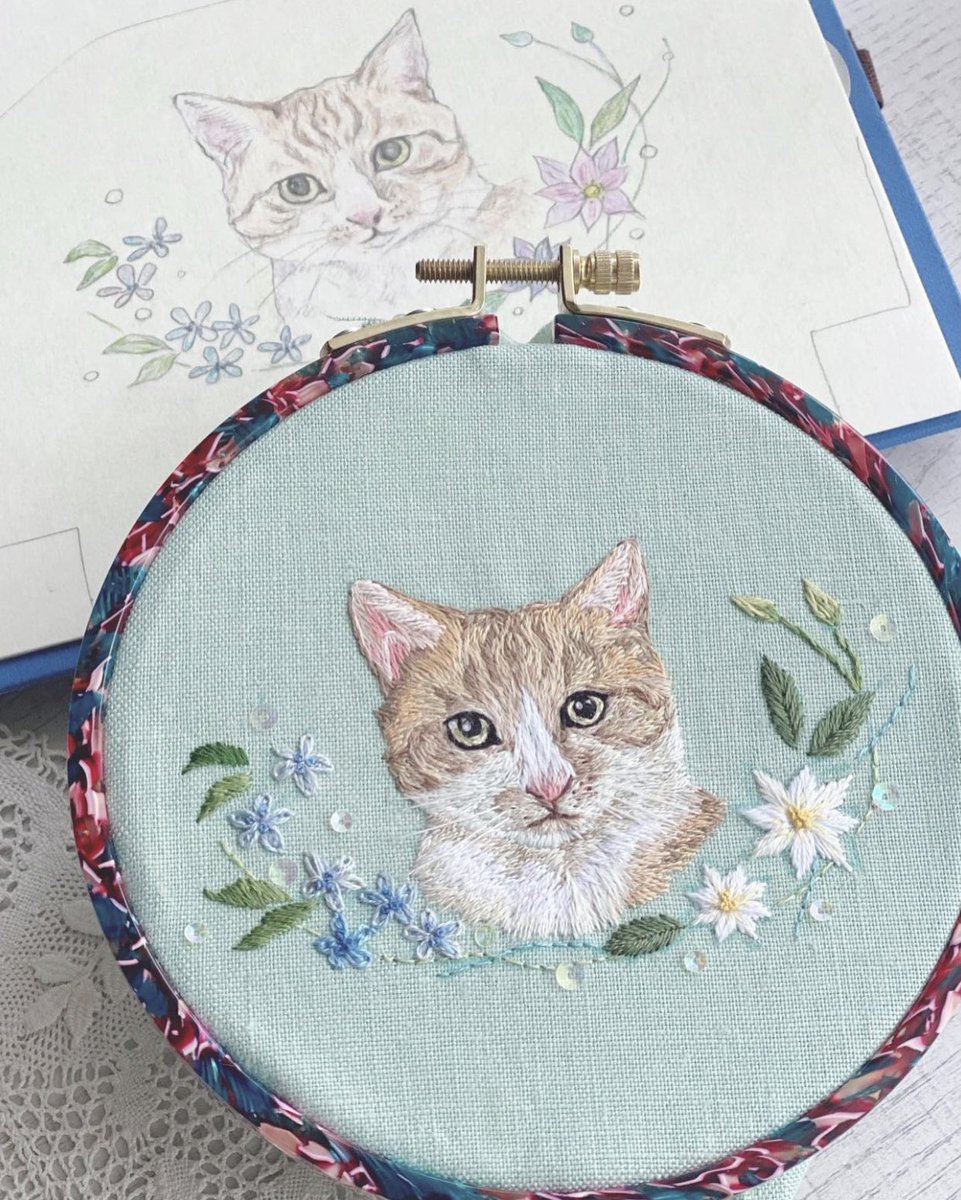 ペット刺繍でオーダーをいただいた猫さん🐈
クレマチスとブルースターを合わせました🪡
#ハンドメイド好きな人と繋がりたい #刺繍