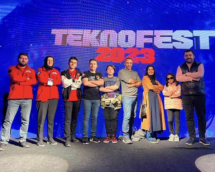 KodeliProjesi's tweet photo. Teknofest 2023 Eğitim Teknolojileri  kategorisinde 2.lik alan Yücel Boru Fen Lisesi öğrencilerimizi tebrik ediyor ve başarılarının devamını dilliyoruz. 😊👏🏼
#kodeliprojesi #teknofest2023 https://t.co/TwLetdwIDQ