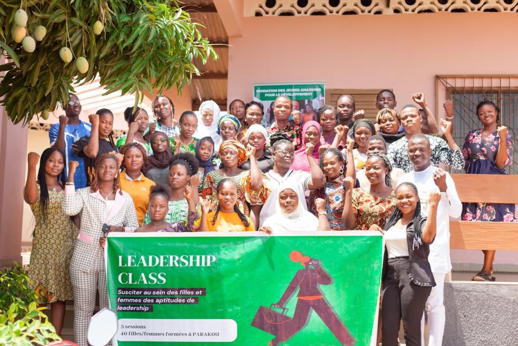 FjadAmazones's tweet photo. marque la fin des classes.
Il faut rappeler qu'une attestation de participation sera délivrée aux bénéficiaires.
#leadershipfeminin
#leadershipclass
#CvPro https://t.co/CdfoUqdLQf
