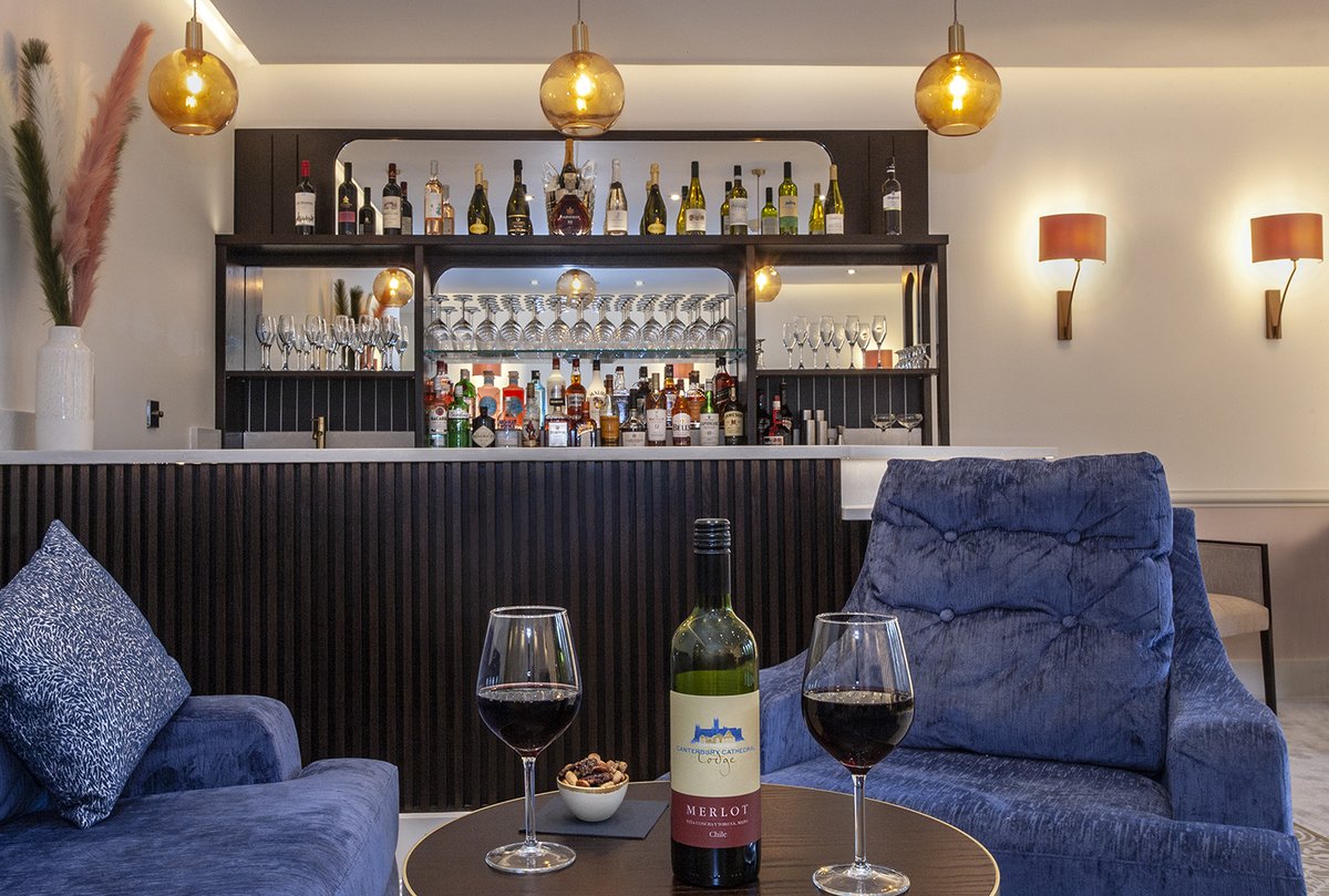 Our newly refurbished elegant lounge bar is open and guests are welcome to enjoy this space throughout their stay. Non-residents, why not enjoy a drink and stay for dinner in the Refectory Restaurant on Wednesday-Saturday evenings?
canterburycathedrallodge.org/dinner-in-the-…
