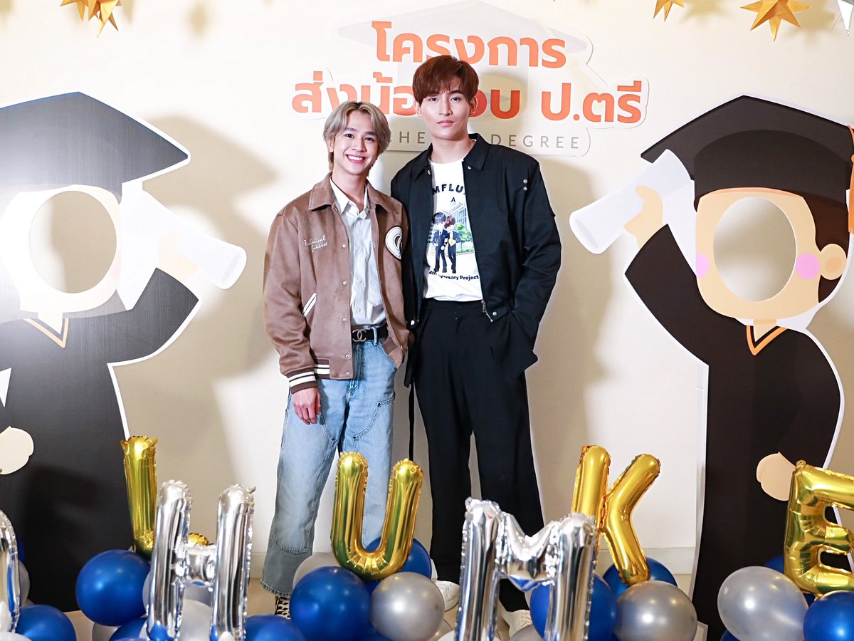 thaich8's tweet photo. ครบรอบ4ปีคู่จิ้นโอห์มฟลุ้คFCจัด "โครงการส่งน้องจบป.ตรี" มอบเงิน 582,000 บาทให้นักศึกษา2คนเพื่อศึกษาตลอด4ปีและอีก2คนที่อยู่ระหว่างศึกษา รวมทั้งมอบให้มูลนิธิศุภนิมิตด้วย นี่คือความรักจากคู่จิ้นส่งต่อประโยชน์สู่สังคม #OhmFluke4thAnniversary
#โอห์มฟลุ้คส่งน้องเรียนปอตรี #โอห์มไง https://t.co/PNaXWOQseb
