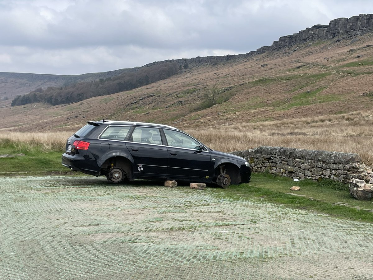 Overnighters at Hooks Carr <a href="/peakdistrict/">Peak District National Park</a> all 4 wheels gone - North Lees Stanage Edge