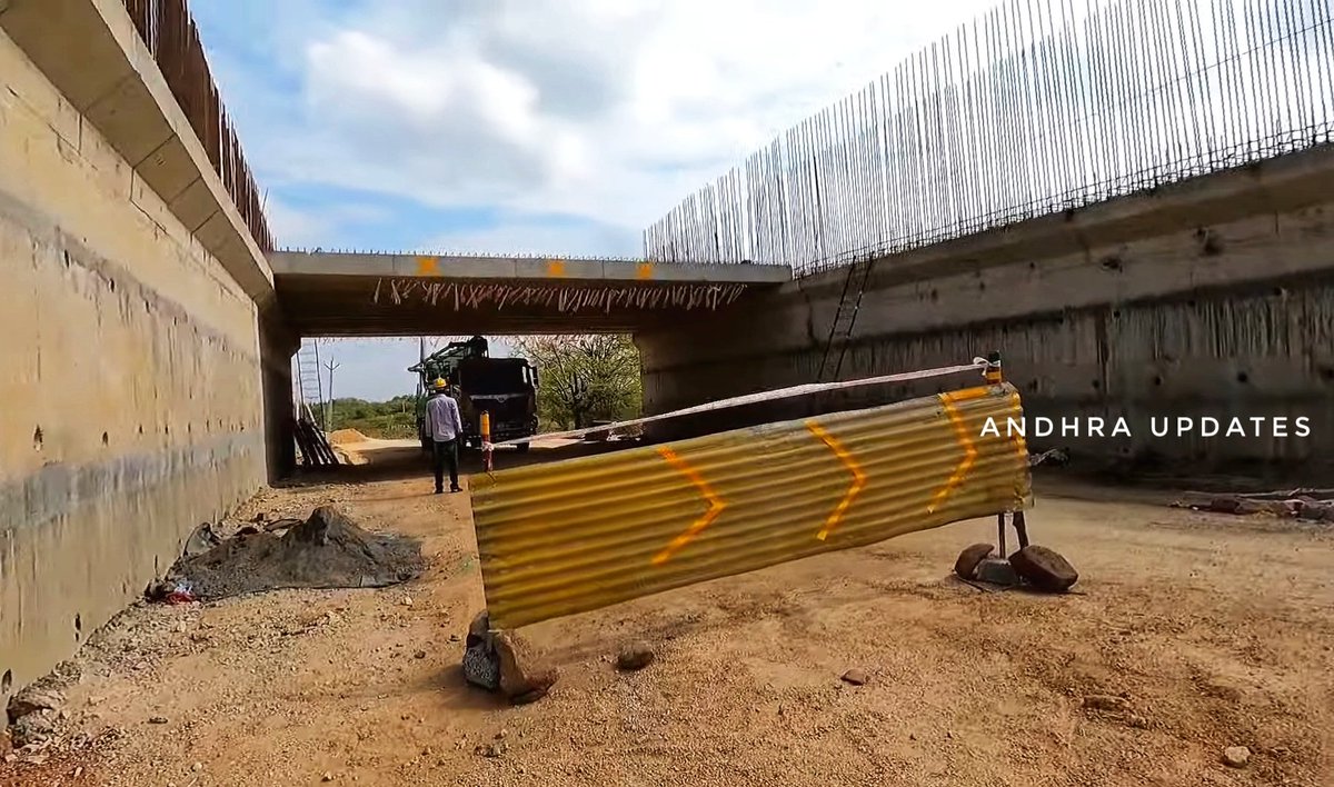 APInfraUpdates's tweet photo. 🔸The #Madanapalle-#Tirupati 4-lane National Highway construction work is progressing at a fast pace

🔹The construction of this #NH71 will take place from #Madanapalle to #Tirupati via #Valmikipuram, #Kalikiri, #Peeleru

#AndhraPradesh 
#AndhraRoads 
#APHighways
#Chittor
#AP https://t.co/btGMISsTQU