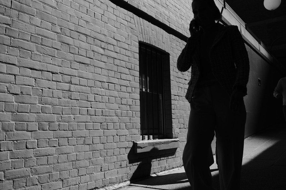 mattfieldsphoto's tweet photo. Passers-by
📷 Fujifilm X100V 

#x100v
#bnw
#bnwphotography
#bnwstreetphotography
#bnwstreetfotos
#fujifilm
#fujifeed
#35mm
#streetphotography
#urbanstreetphotogallery
#spicollective
#timeless_streets
#streetmoment
#mystreet_bnw
https://t.co/T7BfBh4ANZ https://t.co/orZPHZixiM