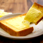 一手間加えるだけで美味しさが格段にアップ!絶対に真似してほしい『チーズトースト』