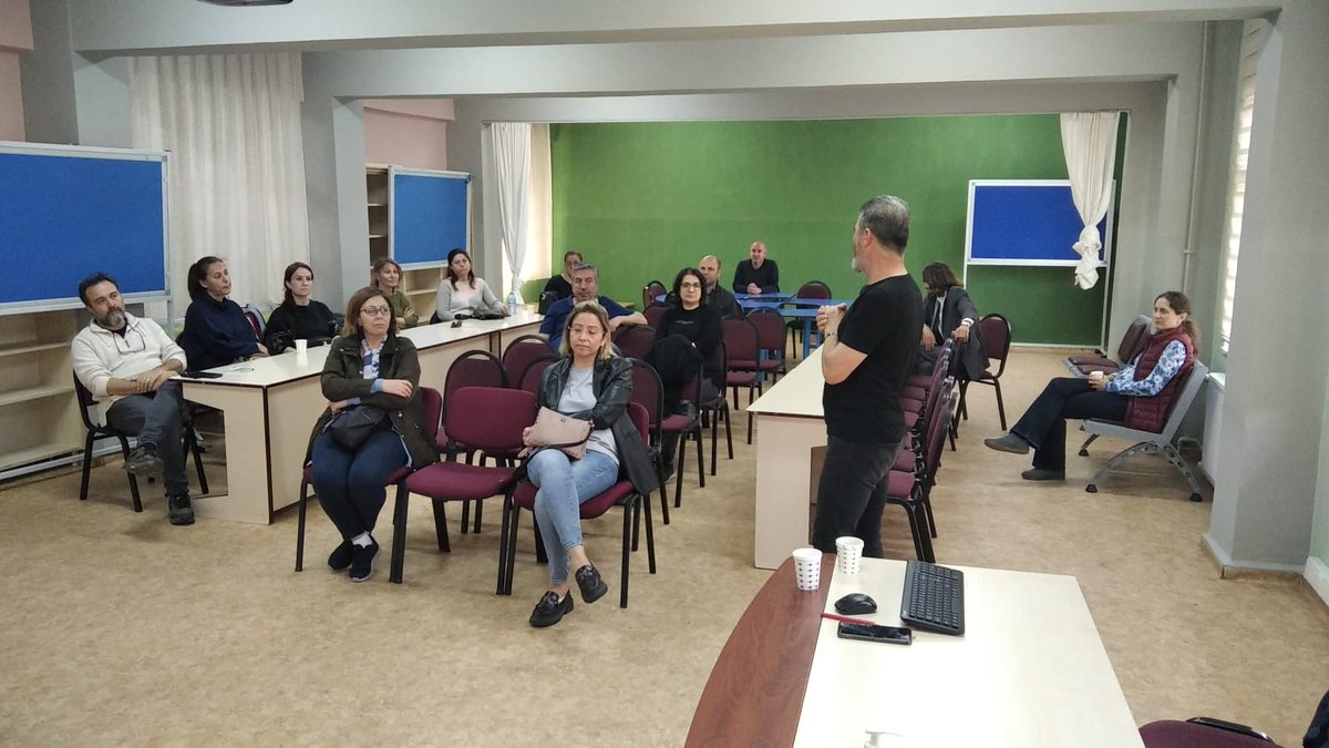 MuglaRam's tweet photo. Muğla Bilsem Müdürlüğünün velilerine uzman öğretmenimiz @Alihsanncesu2 tarafında üstün yetenekli öğrenciler konulu seminer verildi..🖍️

@mugla_mem @mentesemem @MebOrgm @MuglaBilsem
@MehmetAtaAyaz47 @akk1976 @ErcanKILIC04 https://t.co/KqipprIgfA