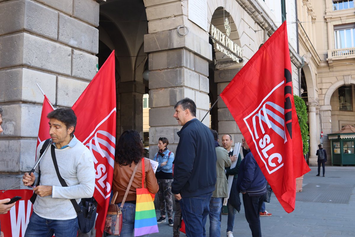 Cgil_Liguria's tweet photo. 🟥 Questa mattina sciopero con presidio dei lavoratori #Windtre in Piazza De Ferrari a #Genova: no allo scorporo della rete mobile ‼️
#SlcCgil #Cgil #Tlc https://t.co/13EUggOW4s
