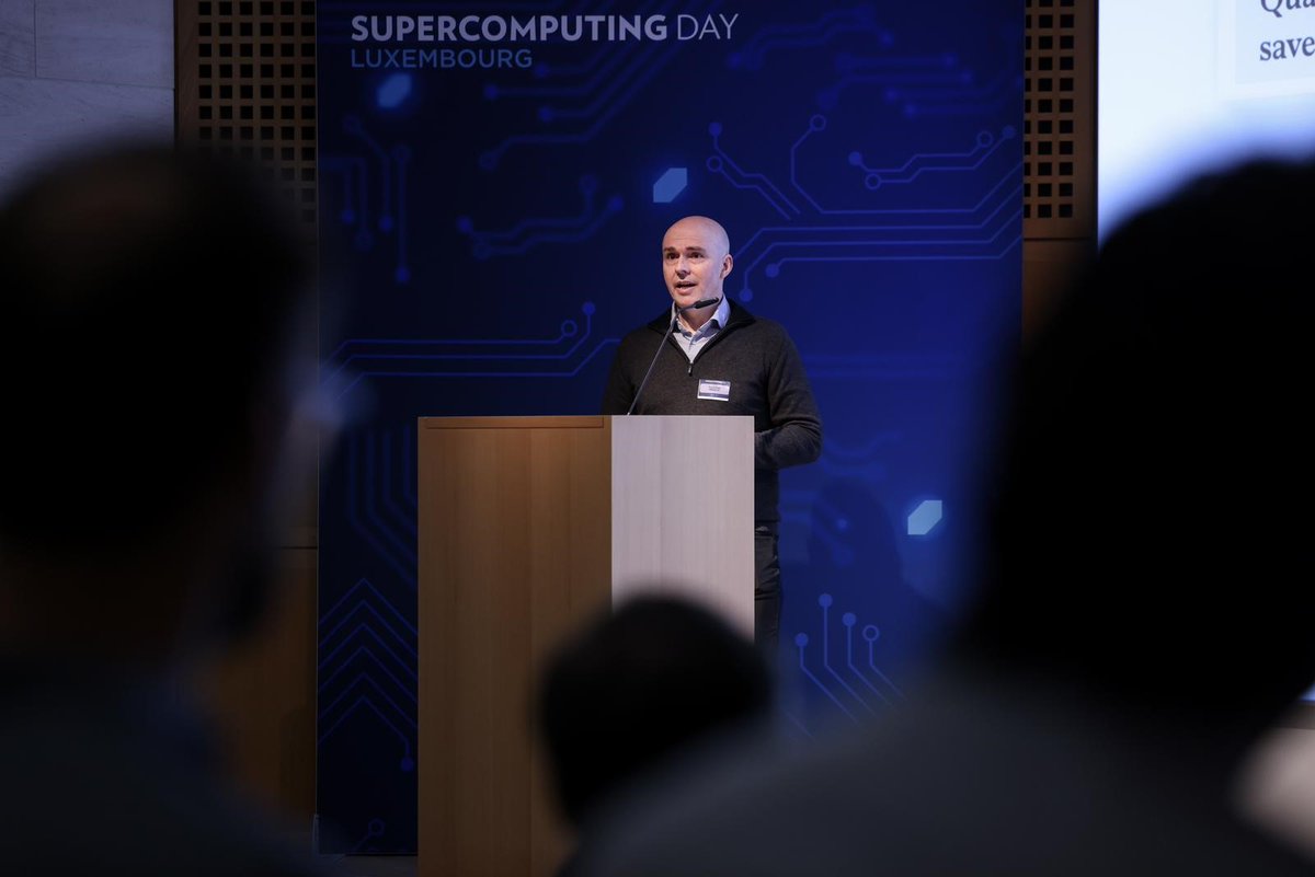 SuperComputing Luxembourg (@eurocc_lux) on Twitter photo #SupercomputingDay
Hybrid #quantum computing currently has use cases that show significantly improved outcomes & enhanced capabilities.
"What human evolution can do in millions of years, a hybrid quantum computer can do in minutes," George Gesek, Co-founder/CTO of QMware #SupercomputingDay
Hybrid #quantum computing currently has use cases that show significantly improved outcomes & enhanced capabilities.
"What human evolution can do in millions of years, a hybrid quantum computer can do in minutes," George Gesek, Co-founder/CTO of QMware