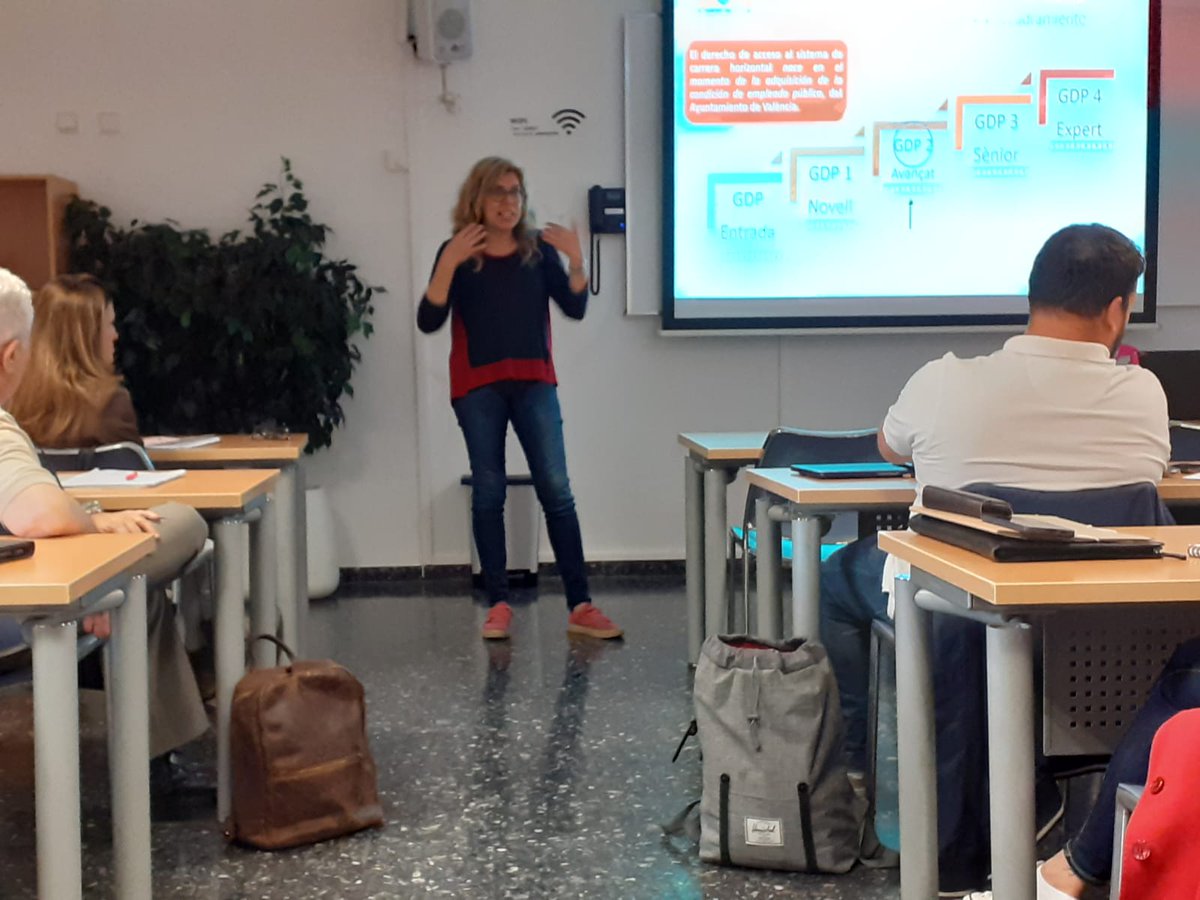 Hoy en #DIVALDirectia nuevo modelo de selección, carrera y evaluación del desempeño y gestión de personas en pequeños municipios, con Antonio Peña, Mayte Mínguez y Virginia Losa <a href="/baobablosa/">VIRGINIA LOSA</a>