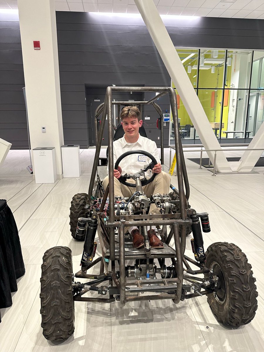 Shoutout to the 10 teams that competed at the Student Design Hub showcase last night.

The future of NL is bright with so many young people pushing the boundaries of what's possible with EVs, autonomous vehicles (on land/water) and AI.

Super proud of these teams!