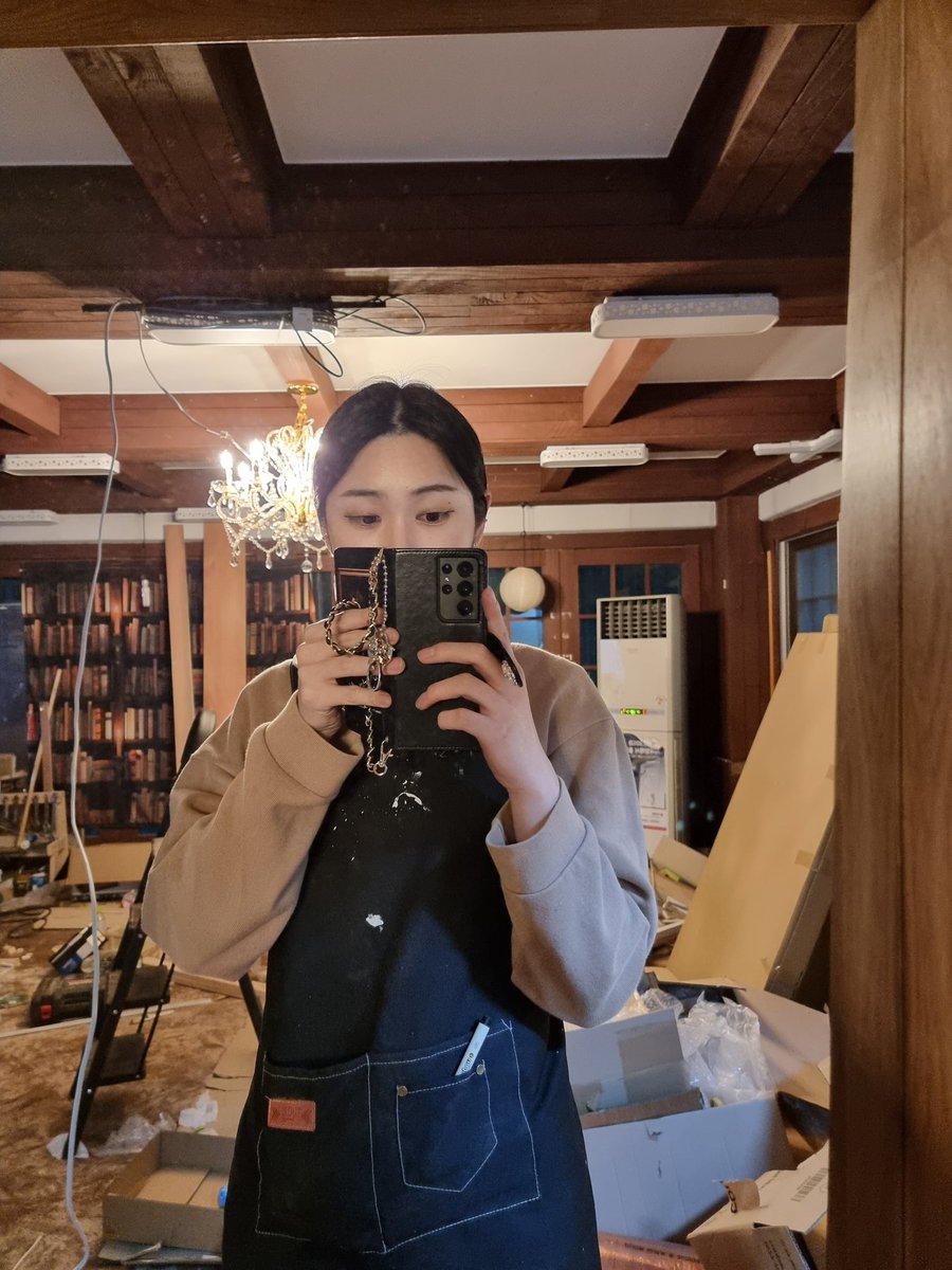 [비밀의 숲 개업]
  언제든 놀러오세용!!!
  - 주소: 충남 천안시 동남구 명동길 54, 2층
  - 영업시간: 20:00 ~ 05:00
  - 기타: 업은 메이크업 용품 가져오시면 가능 해용!!