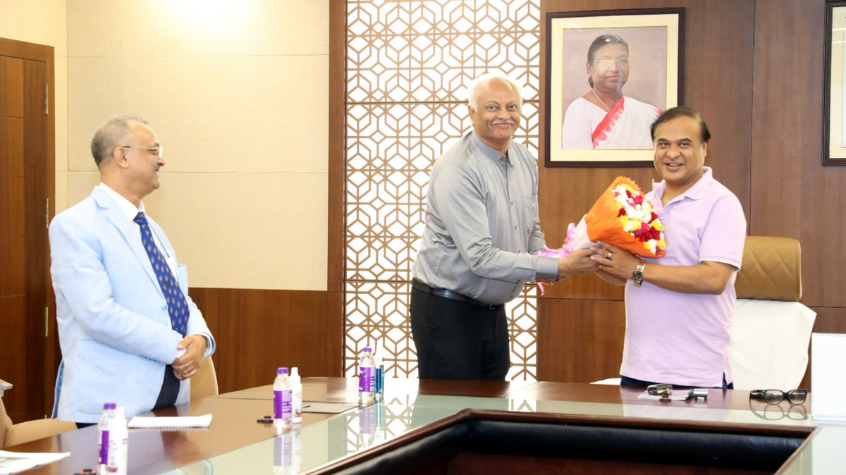 NFSU_Official's tweet photo. High Level Delegation consisting of Prof. (Dr.) S. O. Junare, Campus Director; Mr. C. D. Jadeja, Executive Registrar,  Prof. (Dr.) P. Maity;  and Mr.  Harshad Patel  from NFSU had a meeting with Hon'ble  CM of Assam in his office on 3rd May, 2023. https://t.co/1b8AtrsTYz