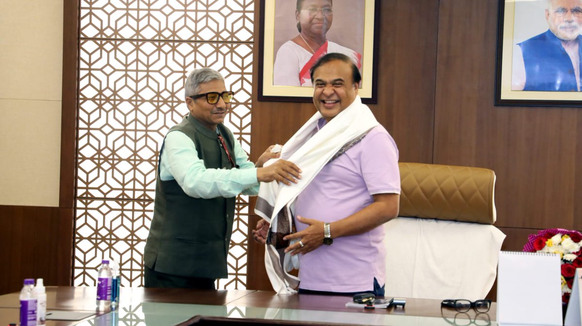 NFSU_Official's tweet photo. High Level Delegation consisting of Prof. (Dr.) S. O. Junare, Campus Director; Mr. C. D. Jadeja, Executive Registrar,  Prof. (Dr.) P. Maity;  and Mr.  Harshad Patel  from NFSU had a meeting with Hon'ble  CM of Assam in his office on 3rd May, 2023. https://t.co/1b8AtrsTYz