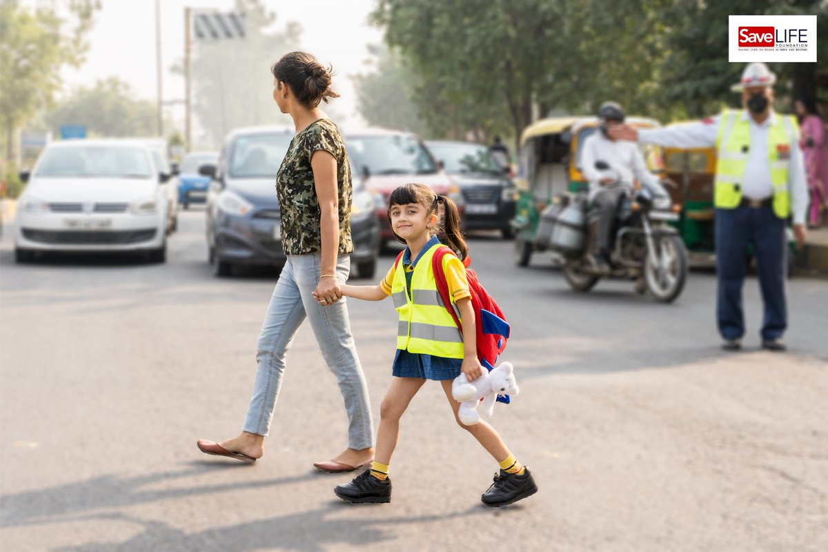 savelifeindia's tweet photo. Out of sight, out of mind! As per the @WHO, low visibility among school-going #children is a key risk factor for #RoadCrashes.
Ways to enhance the #visibility of children on roads include ensuring they wear white or light-coloured clothing, have #RetroReflective elements in their clothing or backpacks, and receive assistance from traffic marshals to navigate the traffic safely.
#ChildSafety #RoadSafety