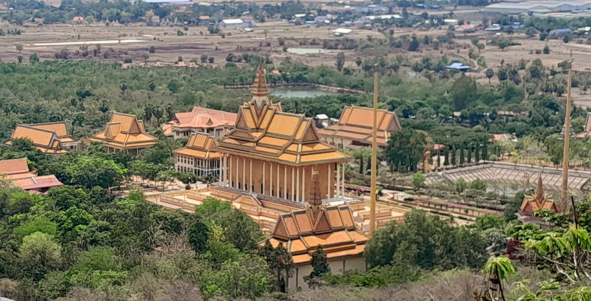 KruDavidNan1's tweet photo. Looking for an interesting local excursion from #phnompenh ?
Oudong is just an hour north, and the road to the temple complex has just been finished. Amazing views, stunning temples, friendly monkeys and plenty of new cafes and stalls.
#Oudong #cambodia https://t.co/eoT0g1KMFf