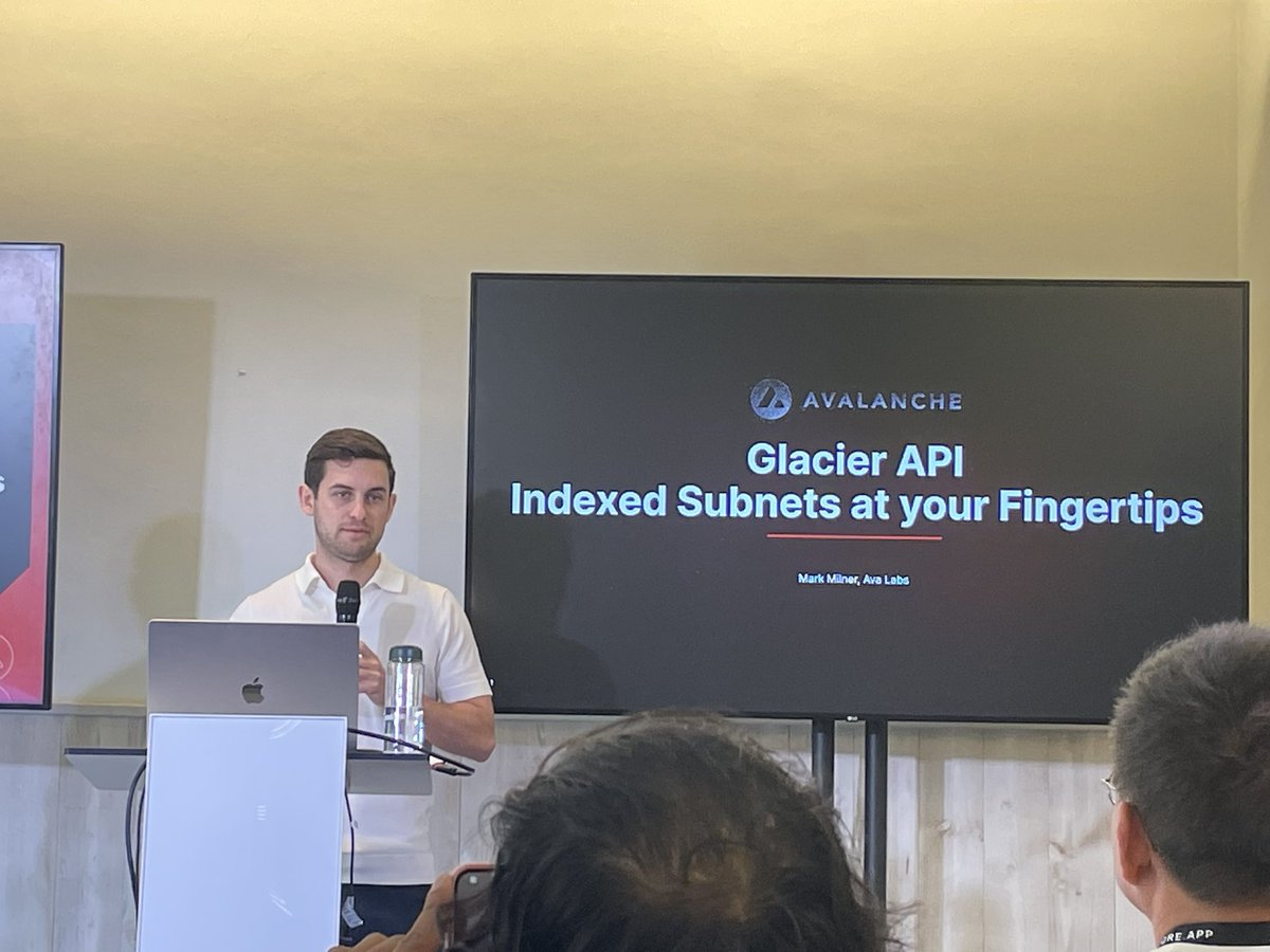 Andyvargtz's tweet photo. Glacier API indexa datos útiles de las Subnets y otras Blockchains para construir lo que quieras fácilmente 🔺💻 
#AvalancheSummit https://t.co/4ps3I06DUN