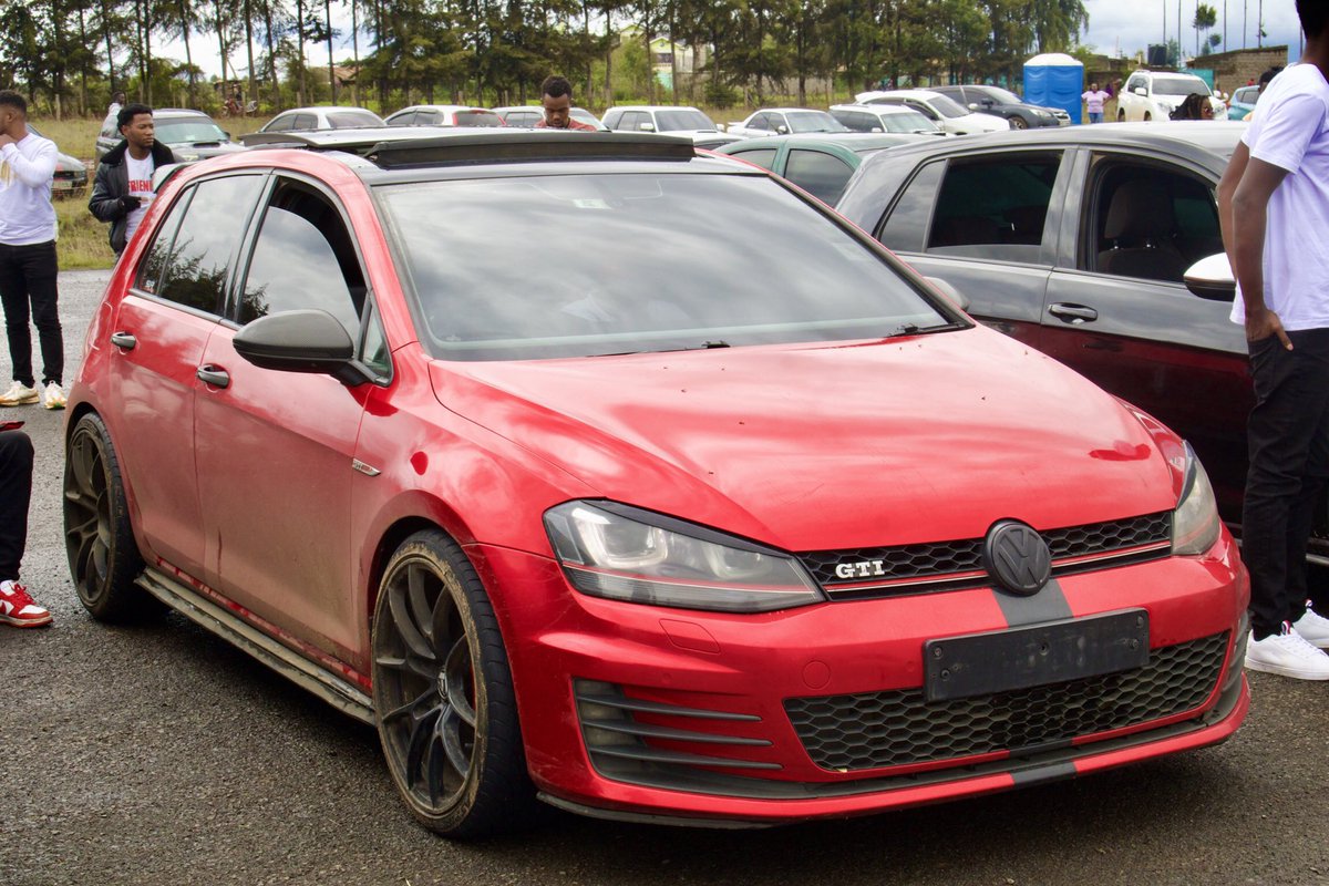 tabibito_mbugua's tweet photo. Sijui if @king_hysteria has recovered from corsa, here is what people brought to see the drags on Sunday @Anto_mbuguaa  included. https://t.co/vjY9iv1pOw
