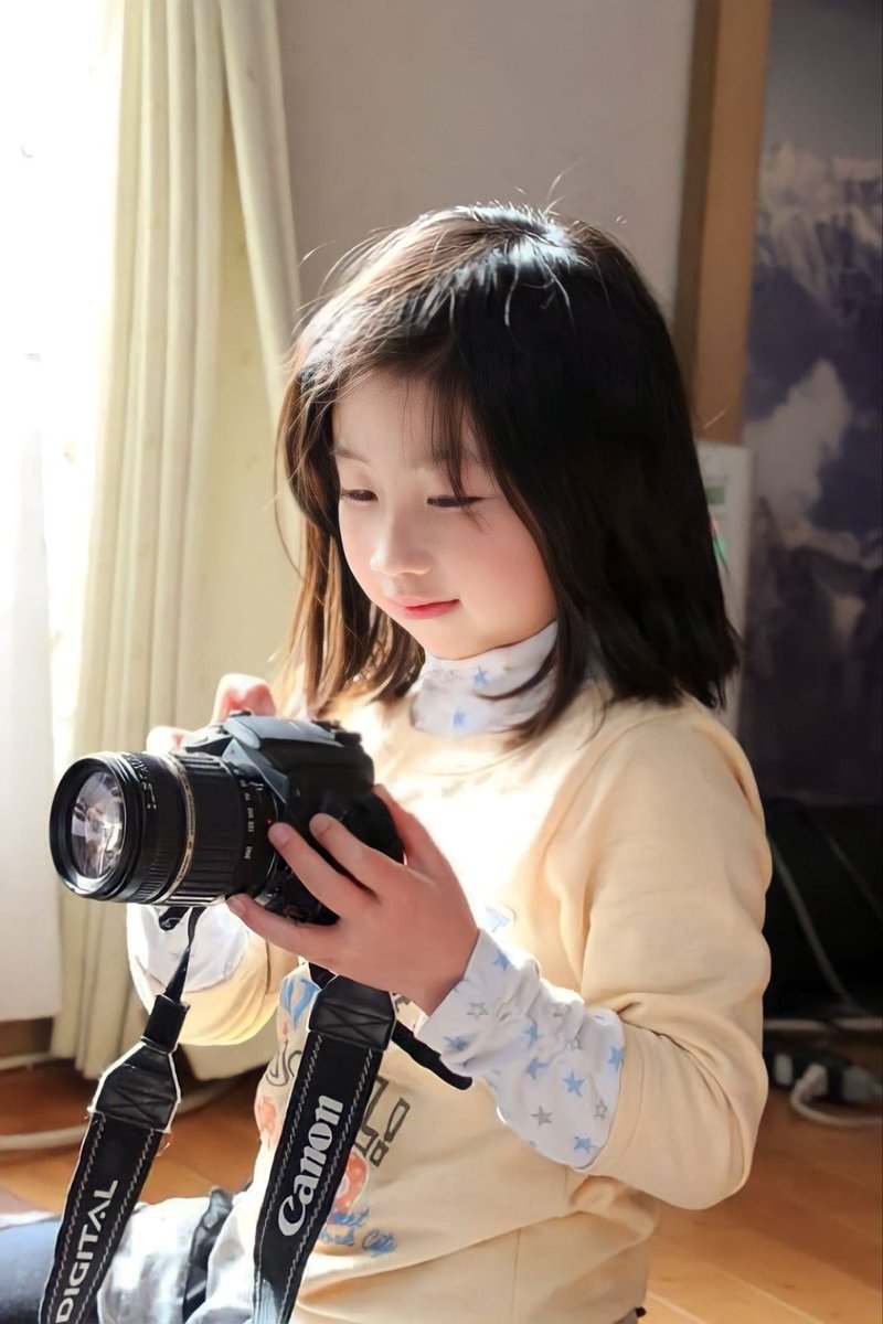 wm_noricha's tweet photo. ➀子どもの日を通り越して七夕の短冊を飾るショッピングモールでの息子🎋
②そのショッピングモールで息子とポンデリングはんぶんこ🍩
③【おまけ】大昔、それなりに子どもだった時の自分😂笑 https://t.co/8ldzUePjHv