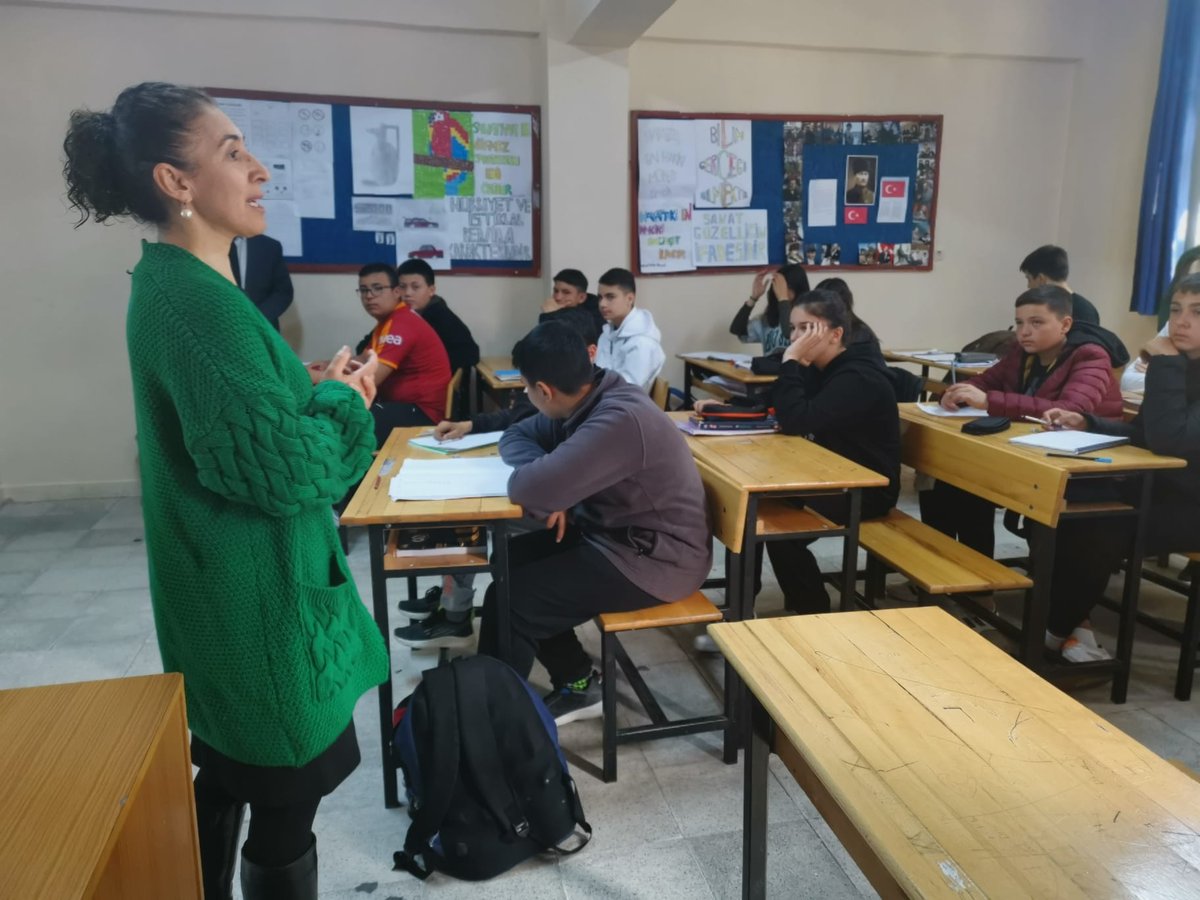 kayiszade's tweet photo. Okul tanıtımları kapsamında okulumuzu ziyaret eden 15 Temmuz Anadolu Lisesi Müdürü Hüseyin IŞIK'a, Müdür Yardımcısına, öğretmenlerine ve öğrencilerine Mehmetçik Ortaokulu ailesi olarak teşekkür ederiz. https://t.co/EAnxB4dPAp