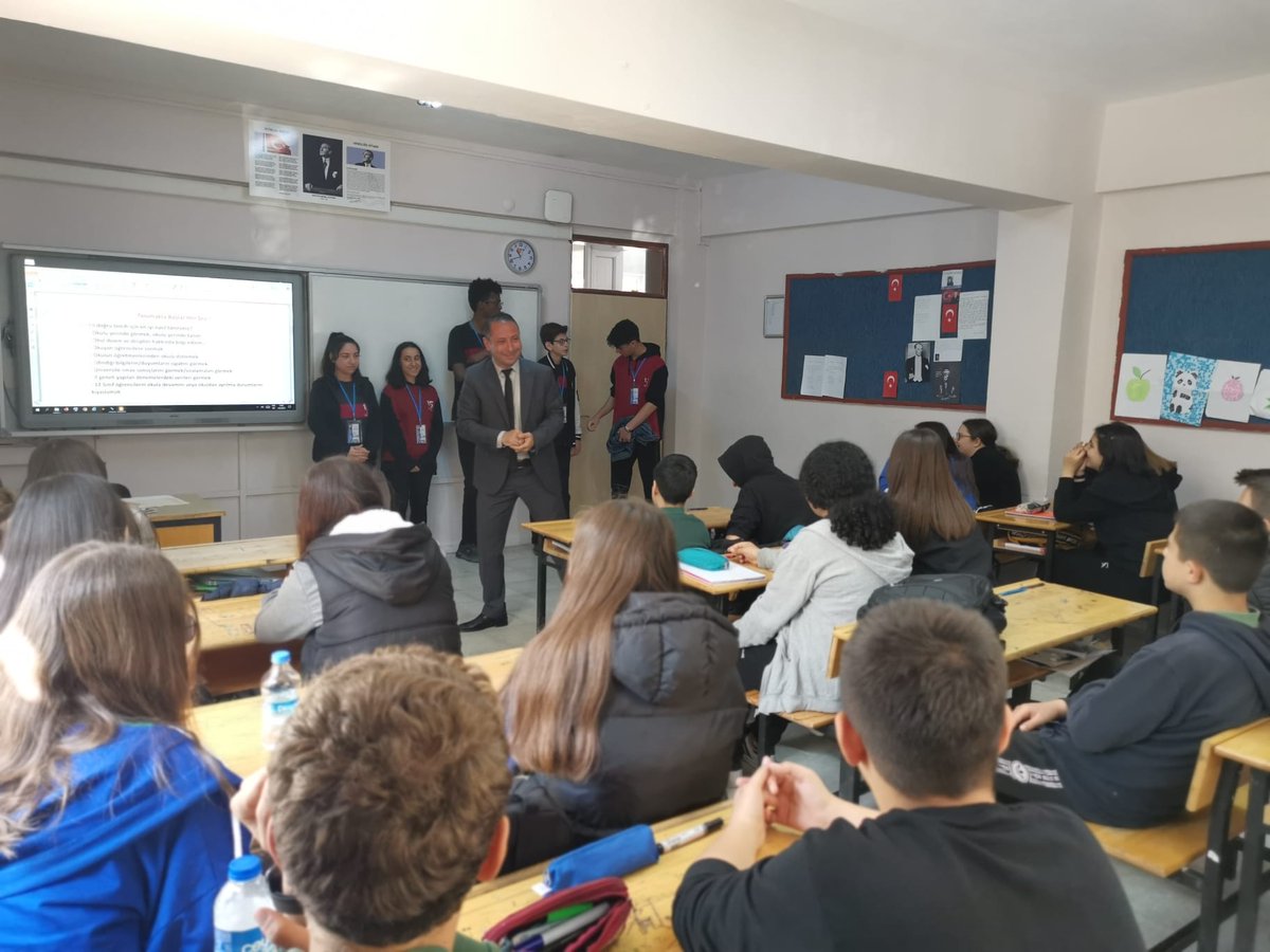 kayiszade's tweet photo. Okul tanıtımları kapsamında okulumuzu ziyaret eden 15 Temmuz Anadolu Lisesi Müdürü Hüseyin IŞIK'a, Müdür Yardımcısına, öğretmenlerine ve öğrencilerine Mehmetçik Ortaokulu ailesi olarak teşekkür ederiz. https://t.co/EAnxB4dPAp