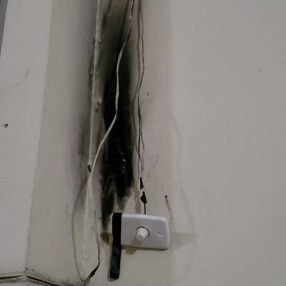 Camiformagueri's tweet image. Além disso @bblindaf22 tem a questão grave da estrutura precária da escola, a #faetec está se lixando para o #iserj. Só um pouquinho do estado do Iserj