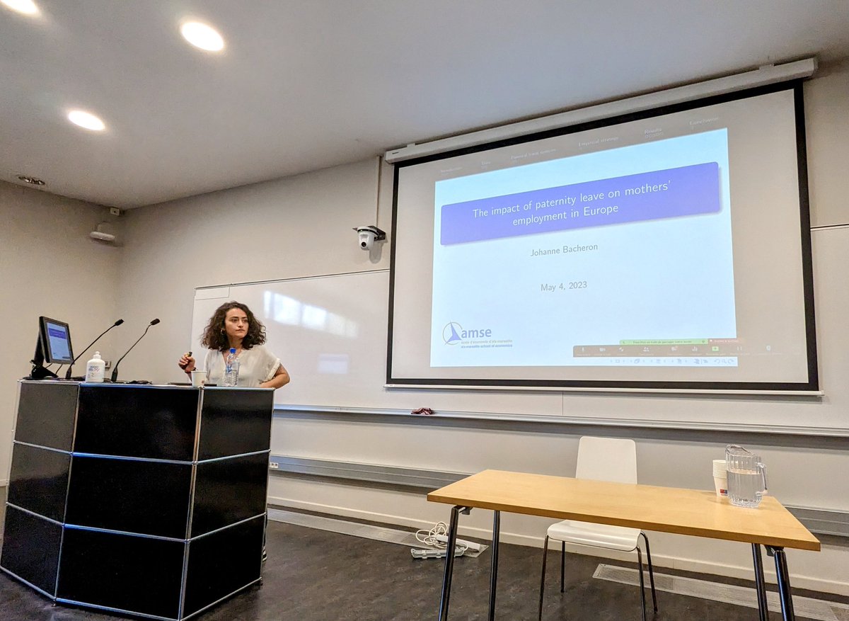 Matinée du jour 1 des #ACDD2023 : Johanne Bacheron (<a href="/amseaixmars/">AMSE → 🦋 @amseaixmars.bsky.social</a>) présente "the impact of paternity leave on mothers' employement in Europe"
<a href="/ACDDConference/">ACDD Conference</a> #strasbourg
