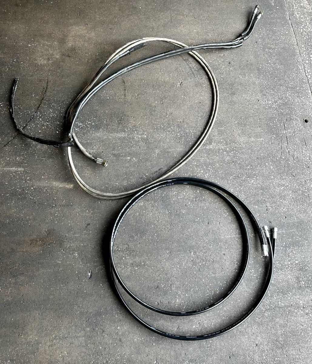 Twin fork truck hoses made up as sample in 10 minutes at our Trafford Park trade counter. Call in for any replacement hoses and get a free brew while you wait 👍🏻
#hydraulic #hose #manchester #brew #traffordpark #forktruck