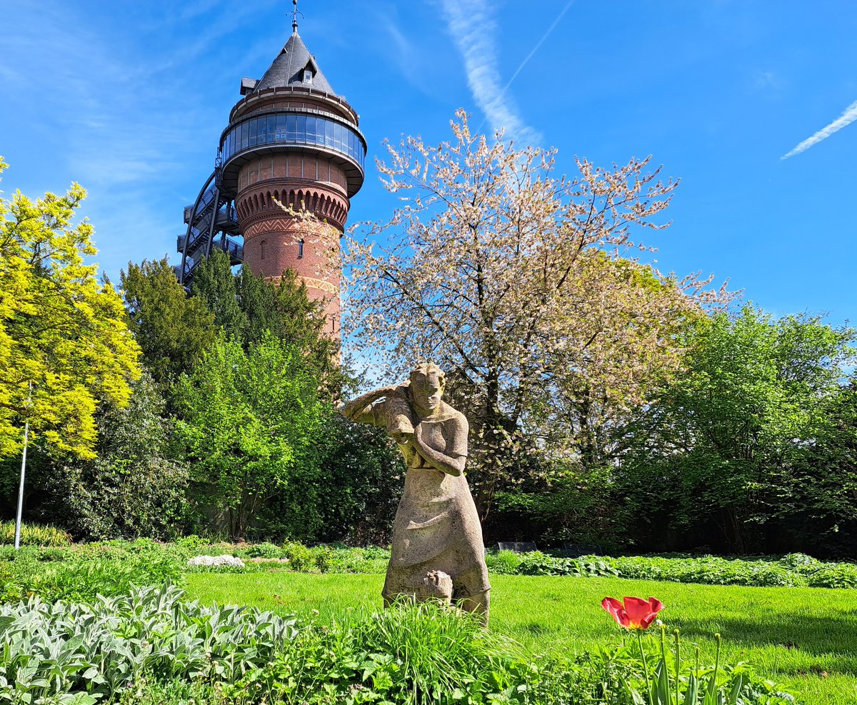 kohlenspott's tweet photo. Ich fuhr so im Revier rum,
und landete in Styrum 🙂
#mülheimruhr #styrum #Ruhr #Aquarius #wassermuseum #Ruhrgebiet #kohlenpott https://t.co/9gynS2ixQV