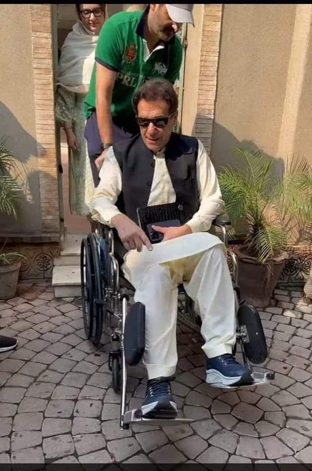 اب کہیں یہ ڈیمانڈ نہ کر دے کہ اسے معذوروں کے کوٹے پہ وزیراعظم بنایا جائے۔