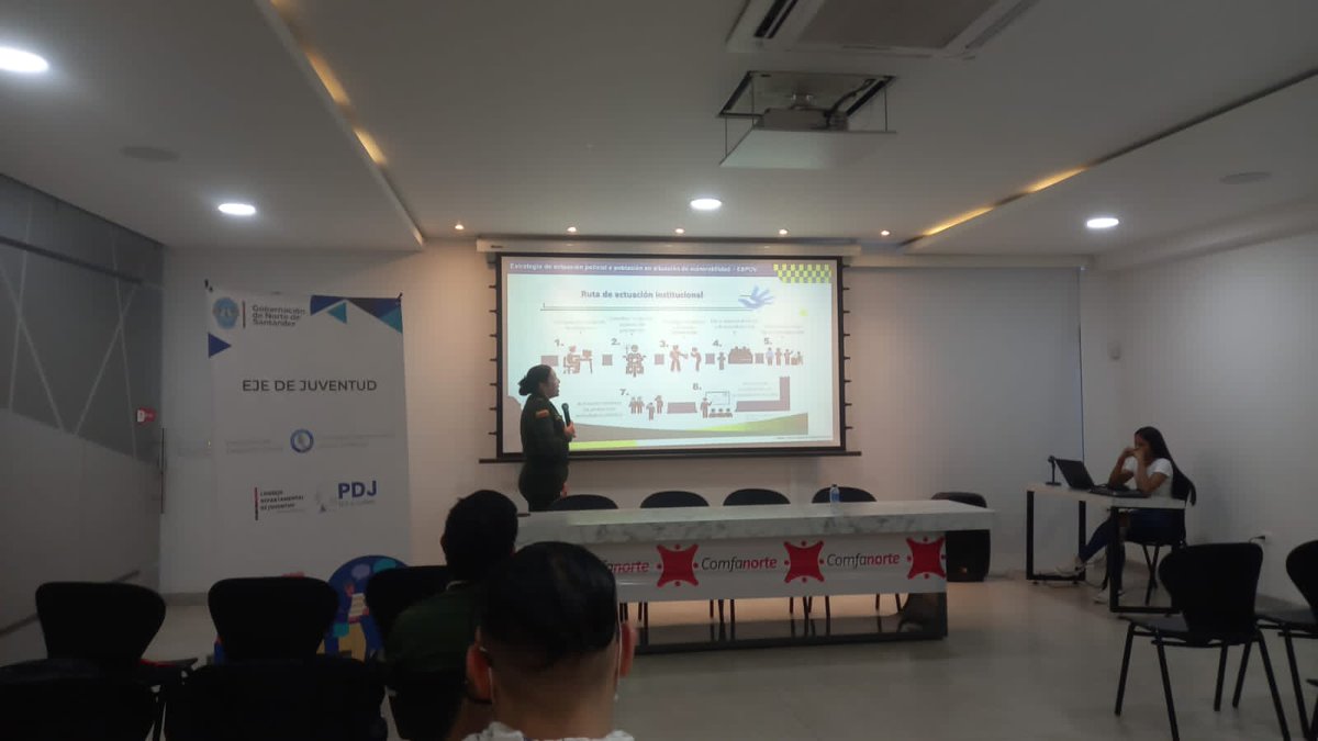 PoliciaNteSder's tweet photo. Realizamos interlocución junto a nuestros líderes juveniles efectuando nuestro despliegue de la actuación y atención policial para poblaciones vulnerables. #ESPOV 
#DiosYPatria 
#EsUnHonorSerPolicía https://t.co/MQFHdFfoxQ