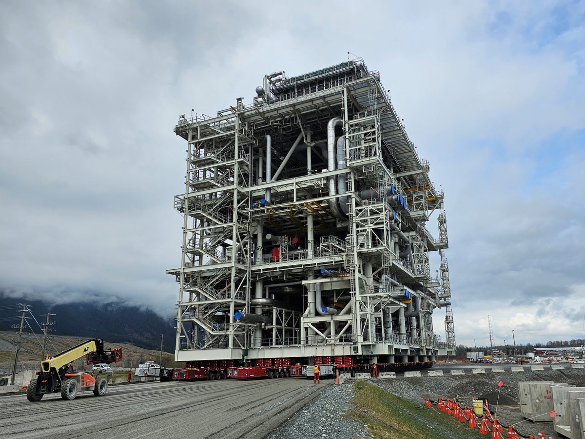 We’ve just taken delivery of our last large modules! This impressive piece of equipment will be used to operate one of four refrigerant compressors at our LNG export facility in Kitimat, in the traditional territory of the Haisla Nation. 
#LNGinBC #LNGCanada