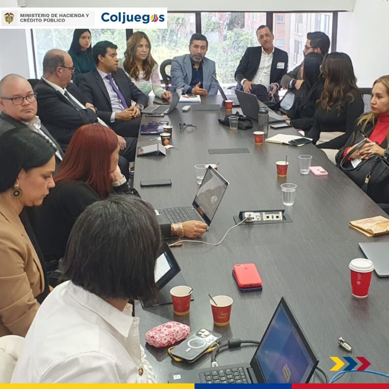 ColjuegosCo's tweet photo. #Ahora El vicepresidente de Desarrollo Comercial de @ColjuegosCo, Henry García, lidera mesa de trabajo comercial para potencializar el producto @SUPERastro_ #Juegos #Novedosos #SuperAstro #Legalidad #SuerteYAzar https://t.co/cjnYdgwVfp