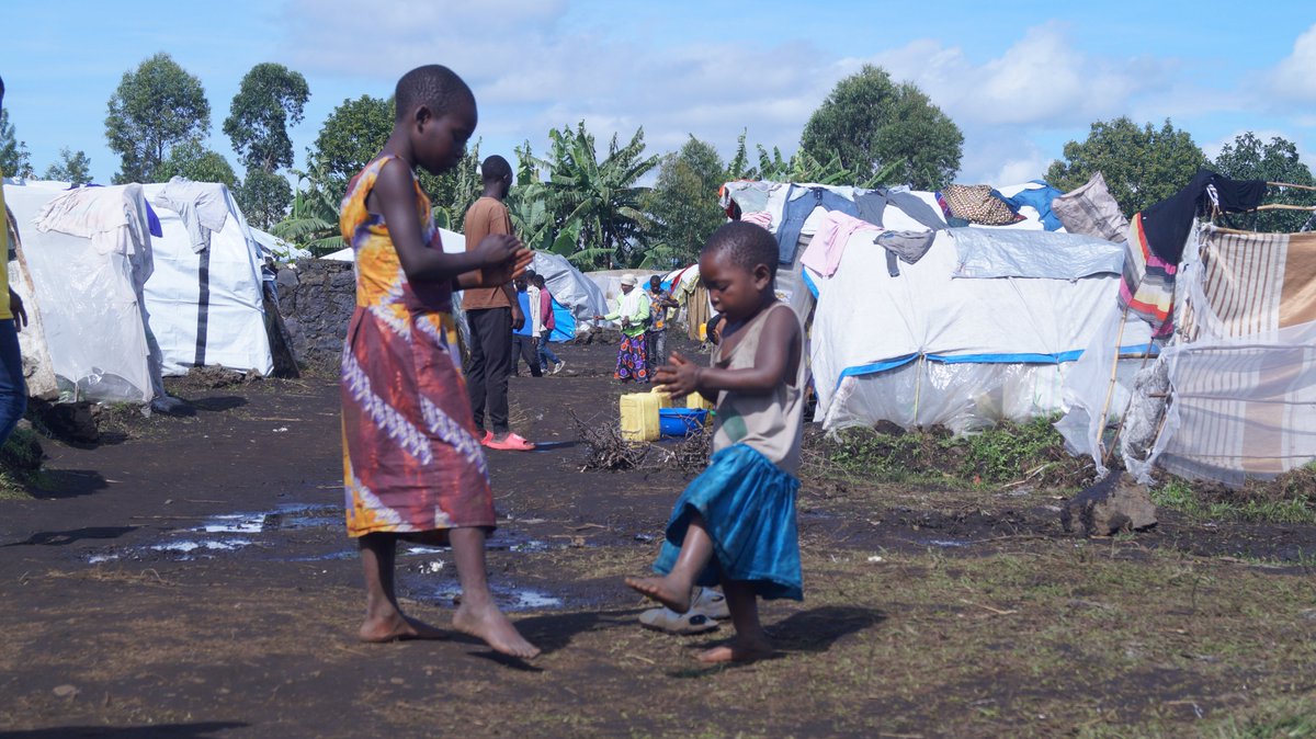 BDRint_RDC's tweet photo. La chose la plus importante dans notre vie c’est l’amour
#Tukinge watoto, un message clé de #protection de l’enfance transmis a la communauté par Bon Dieu dans la Rue  en collaboration avec ##CAJED et #AFS Dans le cadre du projet #Urgence Bulengo financer par #IRC https://t.co/dh38MYdUH9