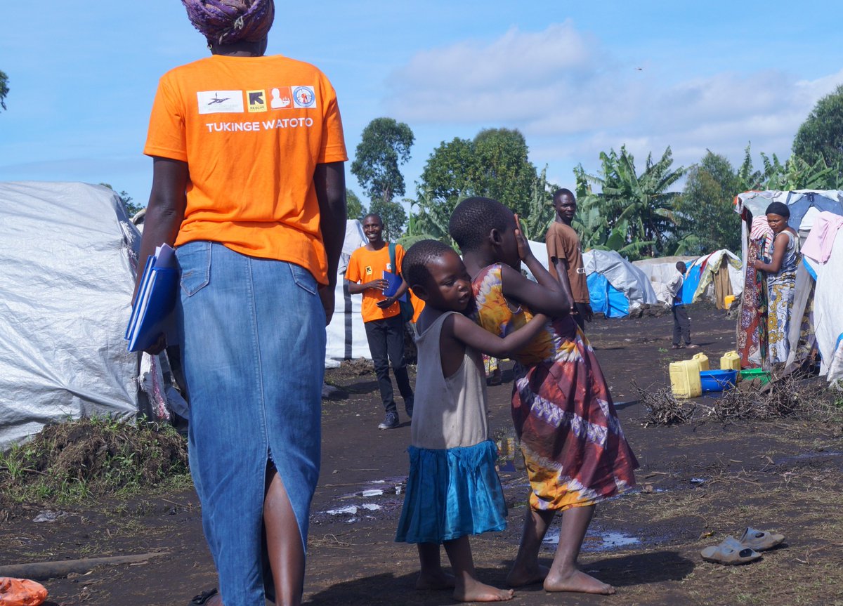 BDRint_RDC's tweet photo. La chose la plus importante dans notre vie c’est l’amour
#Tukinge watoto, un message clé de #protection de l’enfance transmis a la communauté par Bon Dieu dans la Rue  en collaboration avec ##CAJED et #AFS Dans le cadre du projet #Urgence Bulengo financer par #IRC https://t.co/dh38MYdUH9