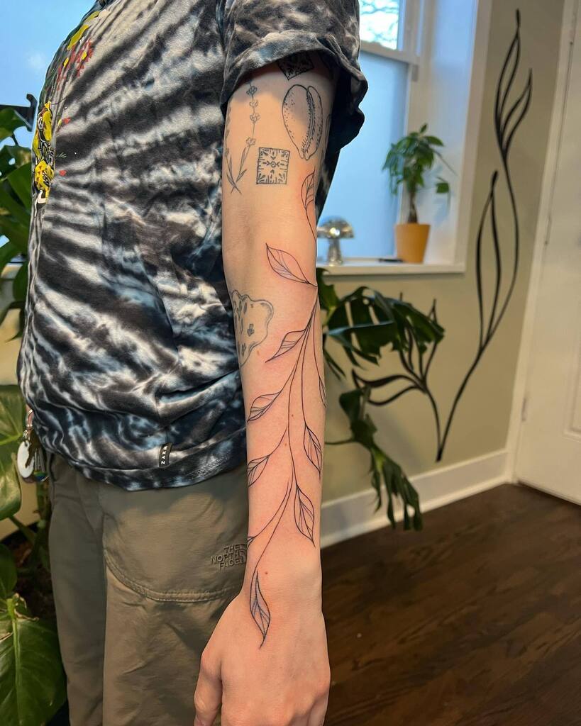designbysyd's tweet photo. freehand vines for Jem ❤️ the marker did not want to come off all the way 😂 thanks for coming to see me!! #designbysyd #chicagotattooartist https://t.co/nwGf5nSPO8