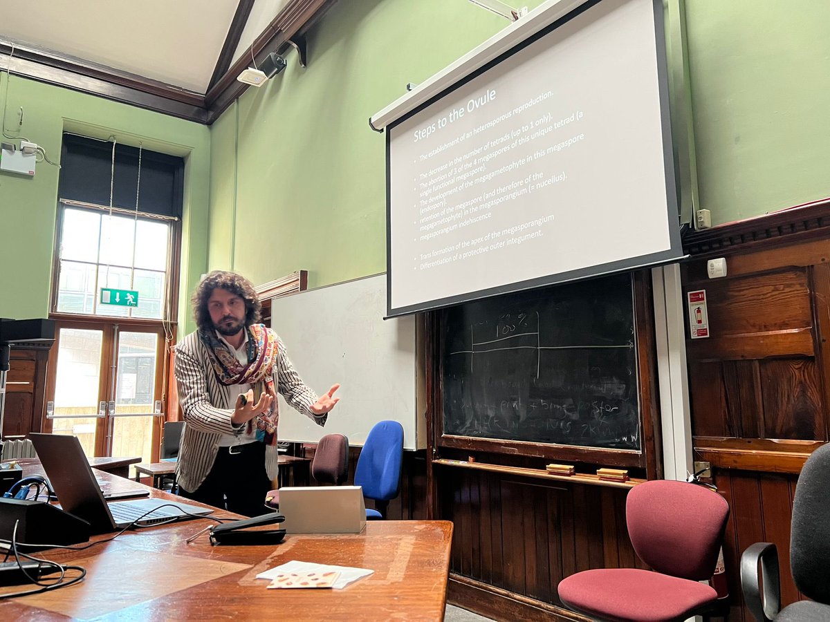 I had the great chance to give a talk about earliest seed plant evolution at the Discipline of Botany <a href="/TCD_NatSci/">School of Natural Sciences, Trinity College Dublin</a> (Trinity College, Dublin)! Thank you to <a href="/JenniferMcElwa3/">Jennifer McElwain</a> and Carla Harper for the invitation. #paleobotany #palaeobotany #spermatophytes #fossils #plants