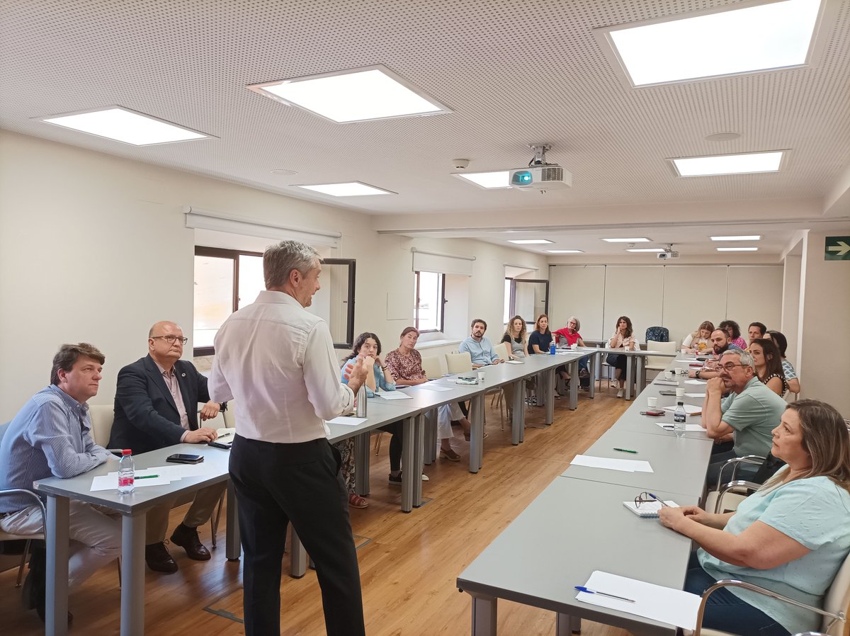 Voluntariado, empresa y digitalización. 3 ejes en los que se ha desarrollado la enriquecedora mañana en la IX Escuela de responsables de voluntariado de Sevilla. <a href="/pvoluntariado/">Plataforma del Voluntariado</a> <a href="/VoluntariadoPAV/">Plataforma Andaluza de Voluntariado</a> @Voluntare @volies_es <a href="/Cajasol/">Fundación Cajasol</a> @luisfelipe