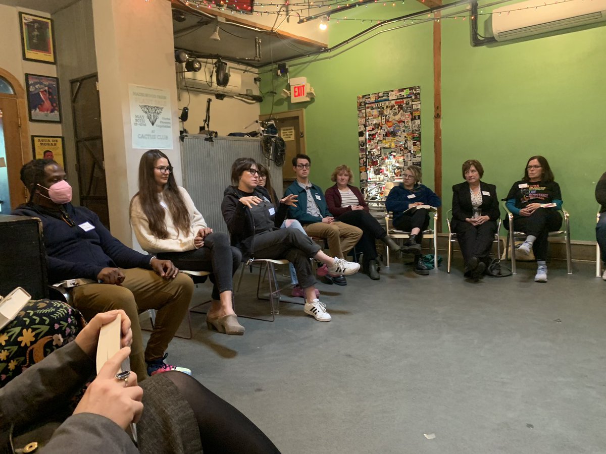 mkenewsguild's tweet photo. Thanks to all who came out to our book club event on News for All the People last night, including former president/biz reporter @jacknorman100! We had a lively discussion with community members about racism in media, the consolidation of local news, and the fight to save it. ✊ https://t.co/miMivNMV6Y