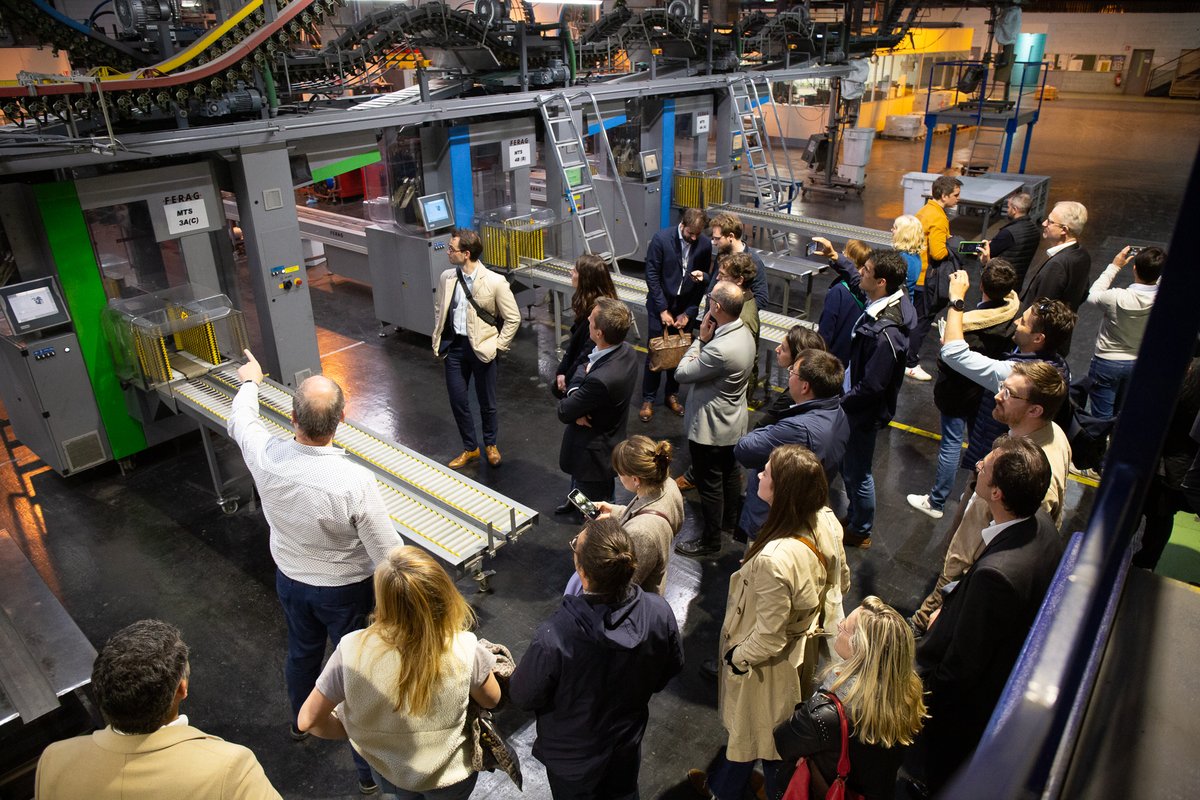 instchoiseul's tweet image. Un grand merci à @lavoixdunord, partenaire média du #ChoiseulHautsdeFrance, qui a ouvert hier soir aux lauréats les portes de son impressionnante imprimerie. 🗞

⏳ L'édition 2023 du classement paraîtra le 15 mai dans les pages de La Voix du Nord et du @CourrierPicard !