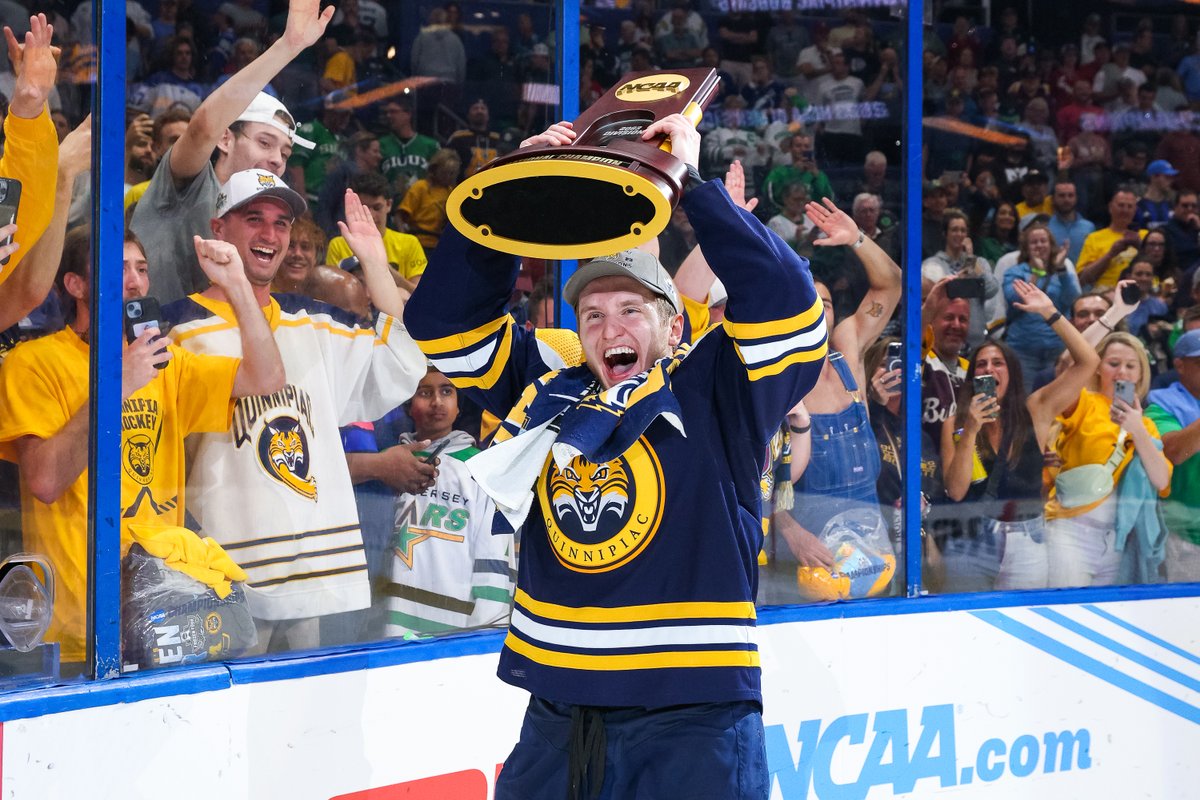 QUAthletics's tweet photo. 2023 Boomies = Friday Night!

For this year's 𝗣𝗛𝗢𝗧𝗢 𝗢𝗙 𝗧𝗛𝗘 𝗬𝗘𝗔𝗥 category, we're letting #BobcatNation help decide our winner!

WIH at Frozen Fenway
(📸 @p8photos)

MSOC in MAAC Title
(📸 @p8photos)

WVB in MAAC Title
(📸 @ephe_mia)

MIH at Frozen Four
(📸 @p8photos) https://t.co/0FSEHYPNmI