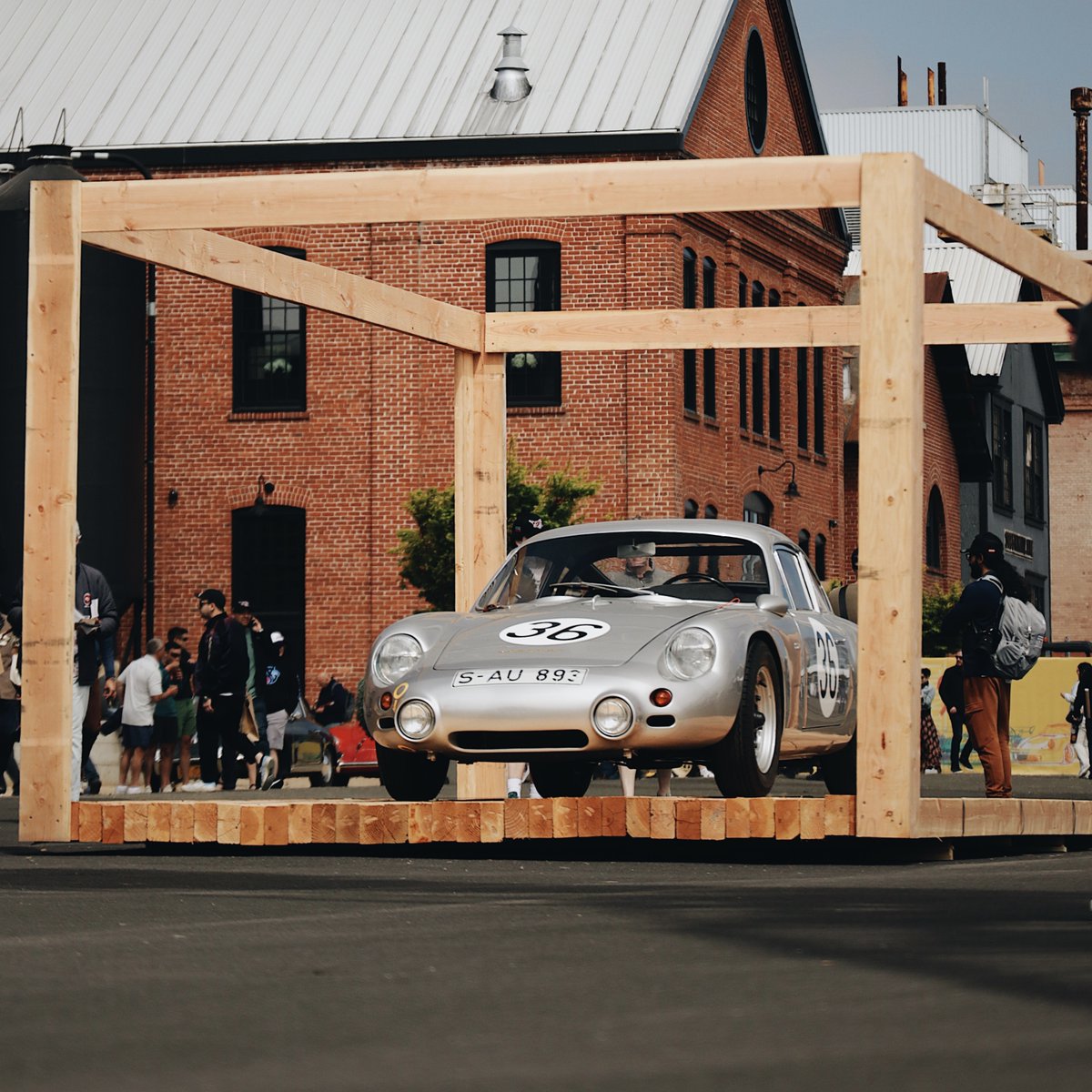 Meguiars's tweet photo. What an amazing weekend with awesome people and beautiful Porsches! #Luft9 did not disappoint! Thank you for another exciting event @luftgekuhlt !!
We were also very excited to have one of @guntherwerks gorgeous builds on display! https://t.co/12Gqnwfdy1