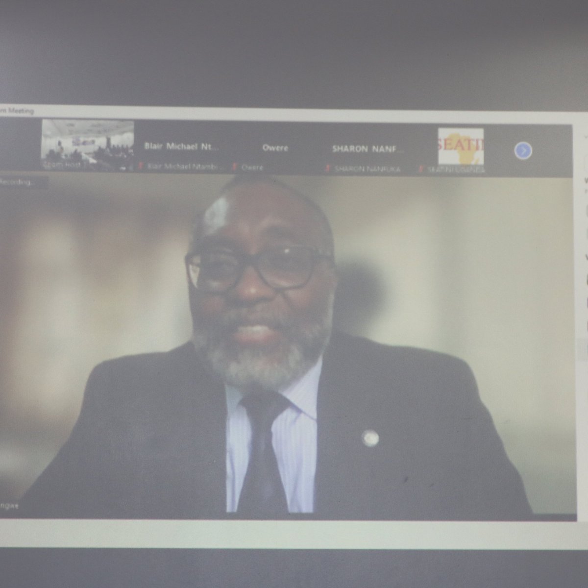 Prof. <a href="/KilianSongwe/">Kilian Songwe</a> : We must think #AFCFTA by creating centers for different processes that would in turn benefit all countries across the African continent &amp; also aid;
⬅️Free movement of people/skills
⬅️Produce packets
⬅️Produce label
⬅️Produce caps, etc.
#ARMAProgramme