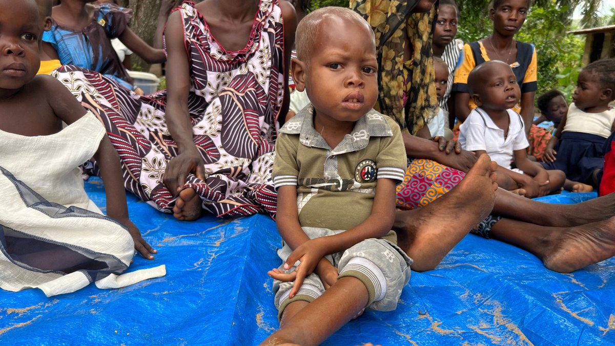 WorldVision's tweet photo. Our Southern Africa Regional Director, Mark Kelly visited #Kwango, where hundreds of #Congolese children are suffering from #malnutrition. We are implementing the #GlobalHungerResponse to address this problem.
Learn more about the #GlobalHungerCrisis: https://t.co/Jx1XfYZY2r https://t.co/6iepMFXAzH