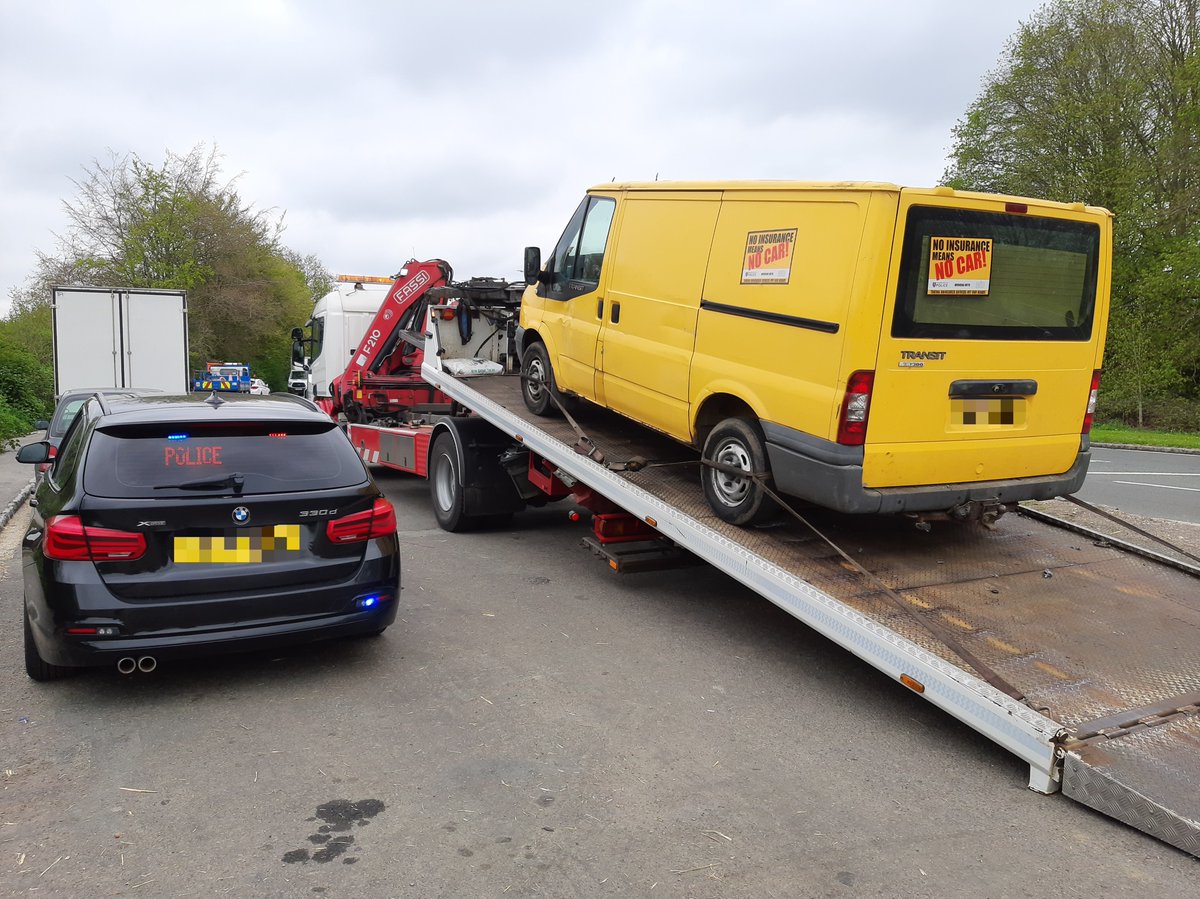 tvprp's tweet photo. On Tuesday our unmarked patrol spotted a van driver using his 📞 and then driving through a RED 🚦 on the #A404 #Handycross 

A search located suspected stolen items and weapons in the cab 🔪❌

Two occupants arrested and charged for 🔪 offences ⚖️

Van #Seized 

#P0916 #P0129 https://t.co/QFx0IXi8DK