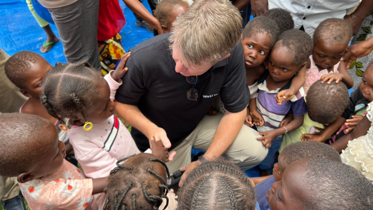 WorldVision's tweet photo. Our Southern Africa Regional Director, Mark Kelly visited #Kwango, where hundreds of #Congolese children are suffering from #malnutrition. We are implementing the #GlobalHungerResponse to address this problem.
Learn more about the #GlobalHungerCrisis: https://t.co/Jx1XfYZY2r https://t.co/6iepMFXAzH