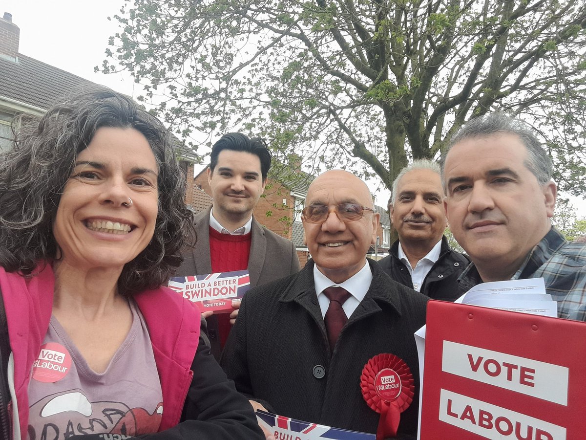 deirdrecostigan's tweet photo. Been a great day so far calling on voters in Swindon for @UKLabour - and the rain has held off! Enjoying spending the day with @VirendraSharma @CllrAKelly and Cllr Javaid Iqbal.
#BuildABetterSwindon https://t.co/XKzmrs8lOA