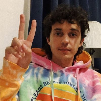 Happy bday to kurtis conner the guy i watch to not have panic attacks and to destress he is my spa 