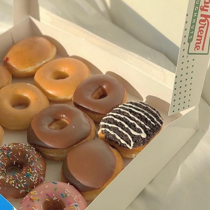 0xJowellaa17_'s tweet photo. 2 WINNERS 💖

BOX OF 6 DOUGHNUTS OF JCO WORTH PHP 295.00 OR KRISPY KREME WORTH PHP 319.00 + SF 🍩✨

—Just Follow and RT
— Comment your donut of your choice.

~ ENDS WHENEVER https://t.co/covqad0P7O